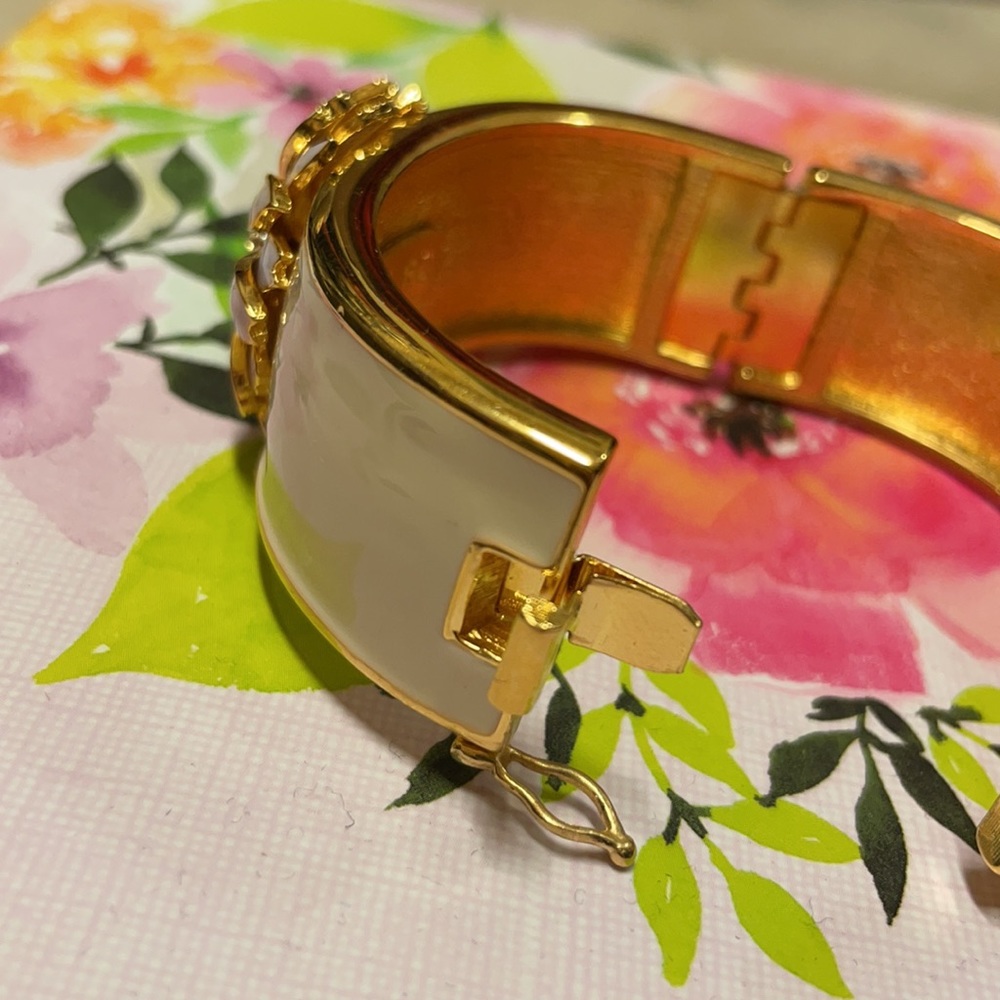 🌸Vintage Metropolitan Museum stamped flower bracelet - Picture 4 of 4
